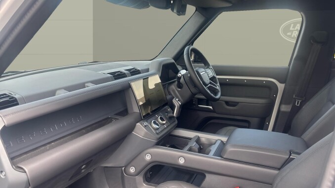 Land Rover Defender 3.0 D350 X-Dynamic HSE 110 5dr Auto Diesel Estate - Image 3